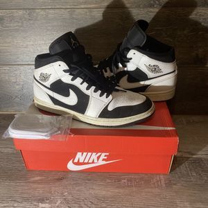 Size 10.5 Jordan 1 Retro Mid Tuxedo 2018 554724- 133 Replacement Box Extra Laces